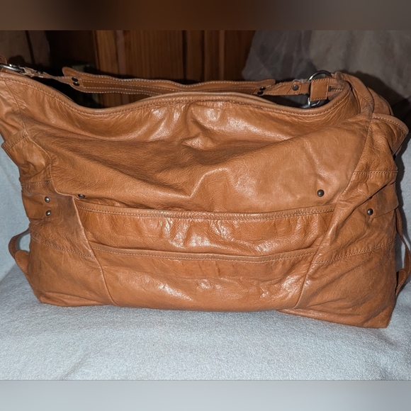 Tre Vero large travel crossbody bag. - Picture 2 of 14